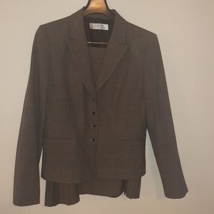 Beige tweed Skirt suit